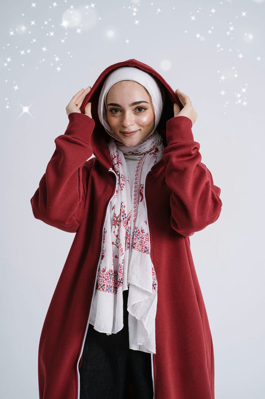 Front view of Ruby Magic Hoodie featuring a vibrant red color and hood. سويت شيرت باللون الأحمر الناري مع غطاء رأس، منظر أمامي.